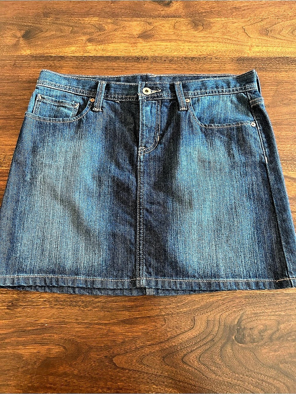 Gap Denim Skirt with Fleur-de-Lis Pockets Size 6